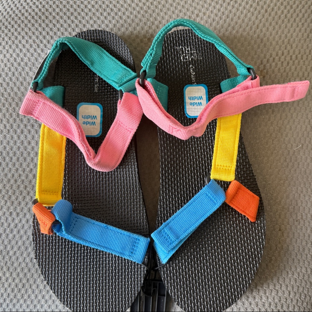Time and Tru Multicolor Sandals